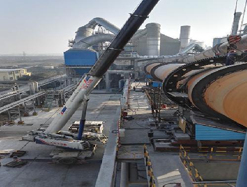 大型设备安装现场