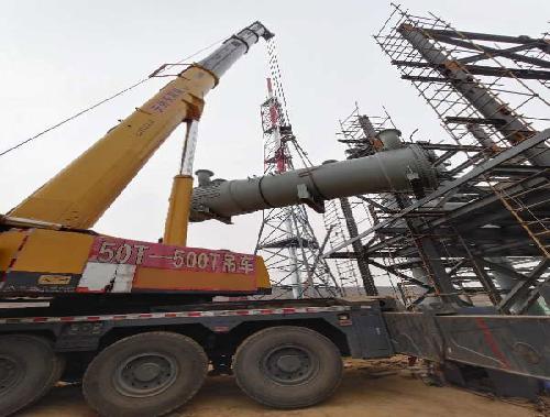 260吨吊车工厂设备安装现场